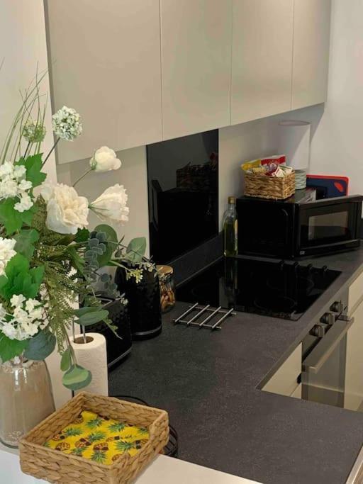 Bournemouth Nr Town Beach Train Coach Shops Lovely Entire Apartment Allows Quiet Good Dogs Bagian luar foto