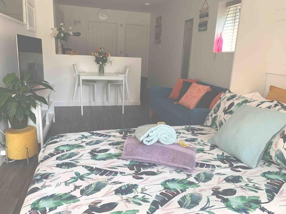 Bournemouth Nr Town Beach Train Coach Shops Lovely Entire Apartment Allows Quiet Good Dogs Bagian luar foto